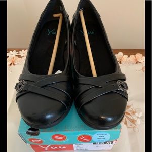 Yuu Closed Toe Shoe